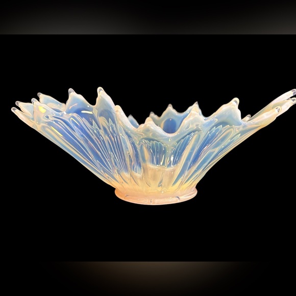 Fostoria Heirloom Opalescent Glass Mid-Century Modern Handkerchief Bowl - Picture 13 of 16